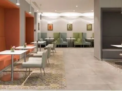 Hampton By Hilton Rome East Hotel 3*,