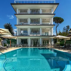 *** Hotel Central Park Italy