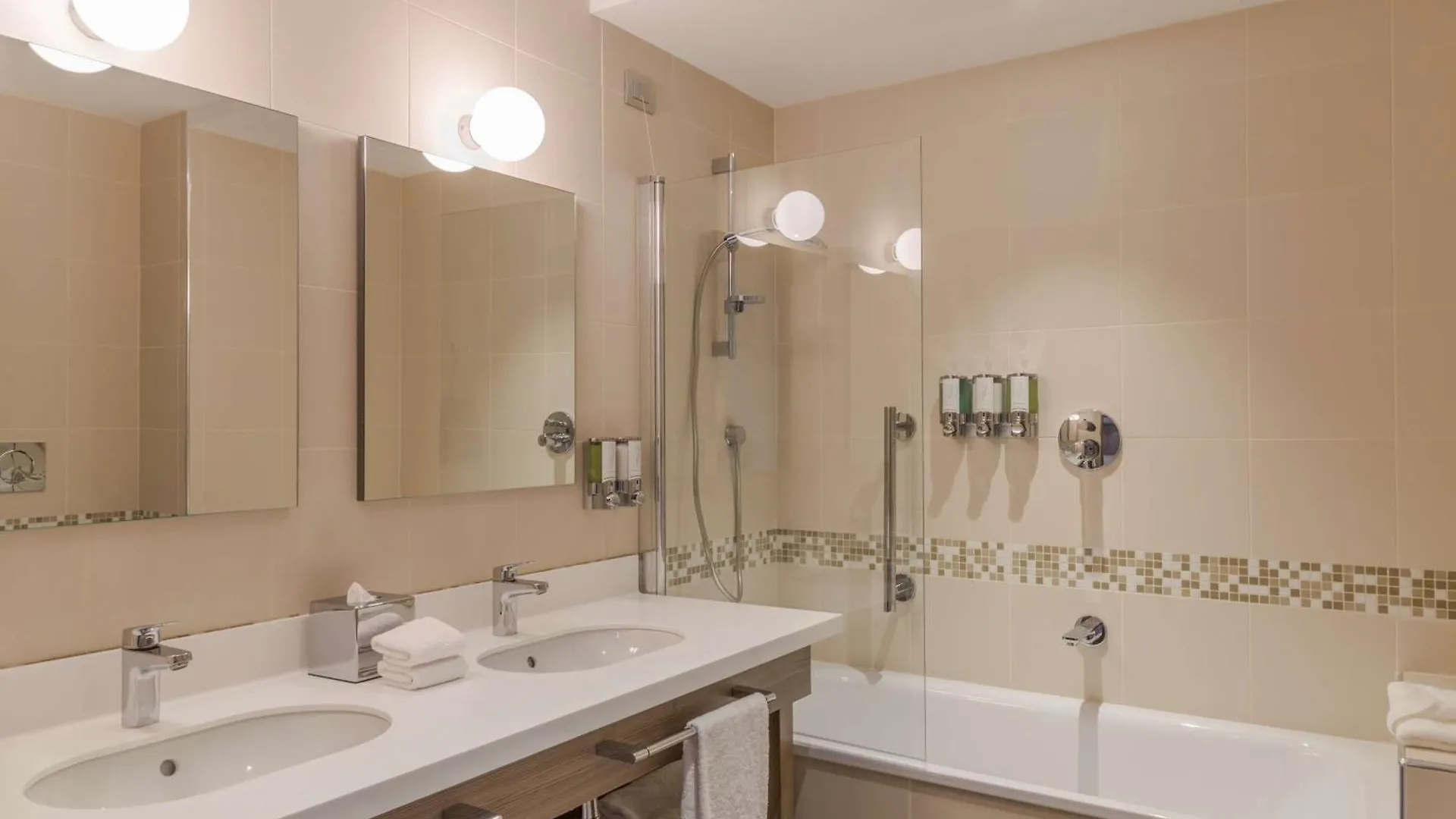 Hampton By Hilton Rome East Hotell 3*,  Italien